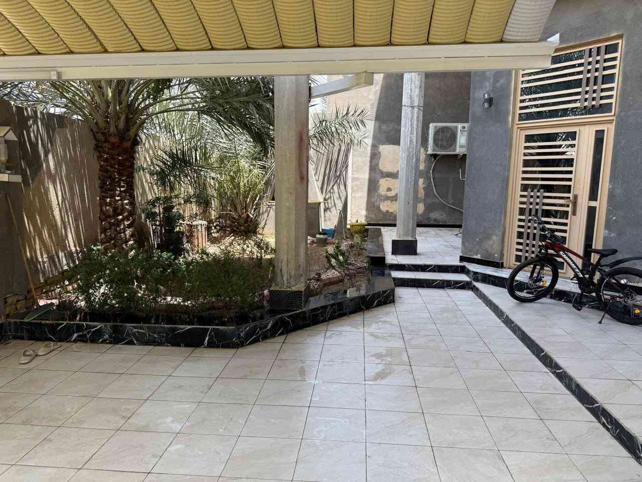 دار للبيع مساحة 240متر + 50 متر فضلة
مساحة البناء 290 متر، العنوان حي القاهرة الثانية مقابيل بناية التربية الحديثة، ركن ع شارع 15
بناء سنة 2012,الترميم سنة 2022
طابقين
الطابق الأرضي عگادة يتكون من غرفة نوم +صالة +أستقبال +مطبخ حار وبارد+منور ع طول البيت+مجموعة صحية داخلية وخارجية +ساحة+حديقين
أما الطابق الثاني كونكريت يتكون من غرف نوم عدد 2 +صالة+مخزن+مجموعة صحية
الواجهة 15، النزال 19
طابو صرف
السعر خاص أو الأتصال ع الرقم 
***********
