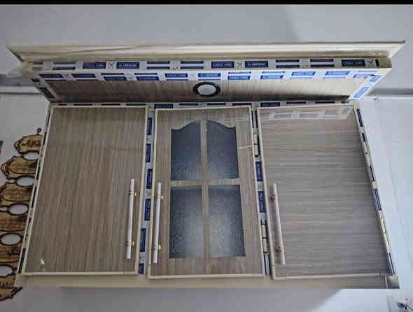 السلام علیکم كاونتر مستخدم قليل جديد نضافه ١٠٠٪
٣ قطع قياس متر وربع + سنگ مرمر
السعر ٣٥٠ وبي مجال
العنوان بغداد المنصور ***********
