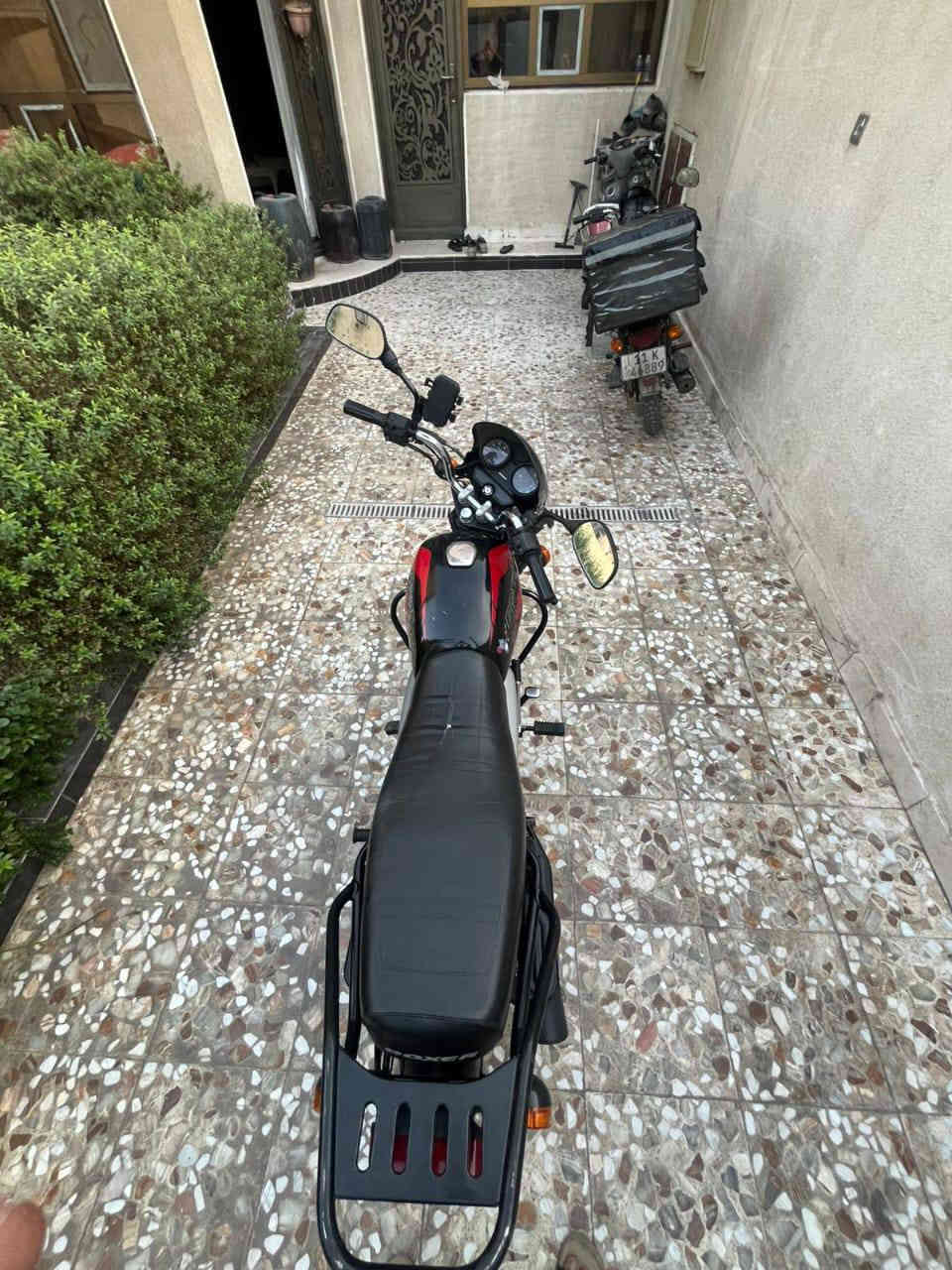 يالله سلام عليكم بوكسر للبيع موديل 2023 رقم وسنويه بغداد البلديات السعر 2100 وبيها مجال ***********
