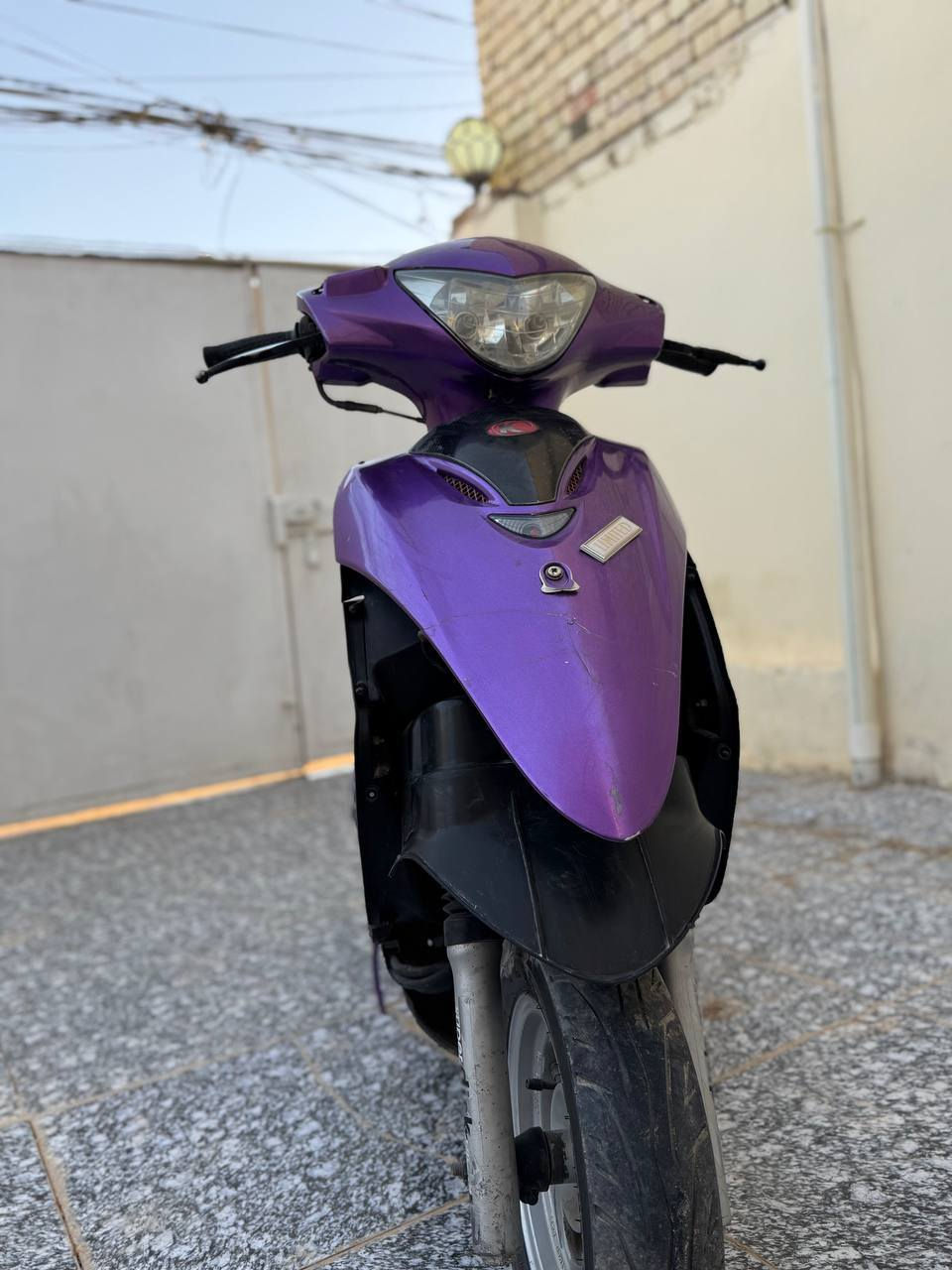 السلام عليكم كامكو جي 4 مكفوله ما مفتوحه الدراجة نكَره سلف تايرات جدد للاستفسار ***********
