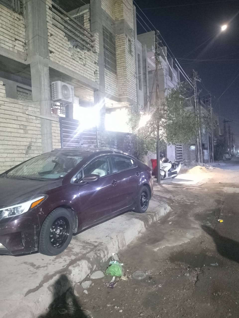 سلام عليكم شباب فورتي للبيع موديل ٢٠١٧ ضربتها جاملغين وبنيد وبيها شخط بل باب ليسرة باقي كفالة مكينة مكفولة لاتنقيص ولاتبخير السعر شدة و١٠ رقم***********
