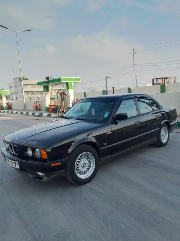 سلام وعليكم بيم 525اصل وفصل محرك كبس كير وتماتيك كير ومحرك شرط صدر جديد تخم تاير جديد كهربائيات كلها شغاله تبريد ثلج تدفئة نار رقم ربيل تحويل ثاني يوم دخل جلد سياره جديده بمعنه لكلمه سعر 58مكان بيجي ***********
