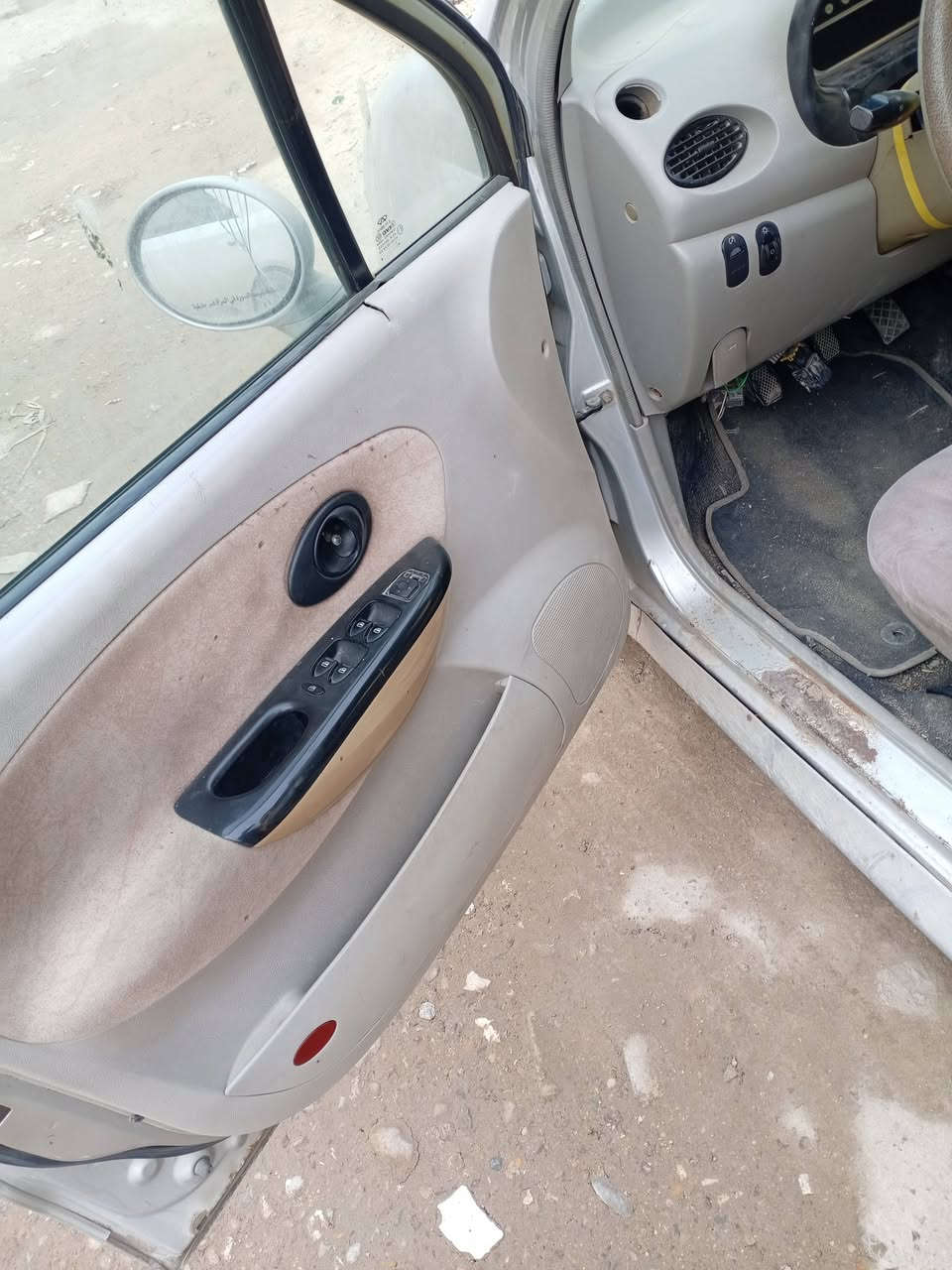 الماني
ماعليها اي شي
٣ بستم بيها تبخير. كير عادي 
مكينتها ١٥٠ الف بالتفصيخ الي يريد مكينه ادلييه بيها. 

تمشي كلشي مابيها كهربائيات تدفئة جام سنتر لوك
مكانها بغداد

صاحبها ماندله
أي إشارة ماعليها وتعهد سرقة وعشائر، 
9ورقات قفل.. 
*********** رقمي.
