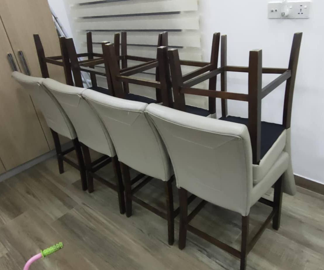 ميز طعام 8 نفرات 
السطح رخام مستخدم نظيف


**إذا كنت صاحب هذا الإعلان وتريد حذفه لأي سبب، رجاءا أرسل رسالة إلى الدعم الفني**