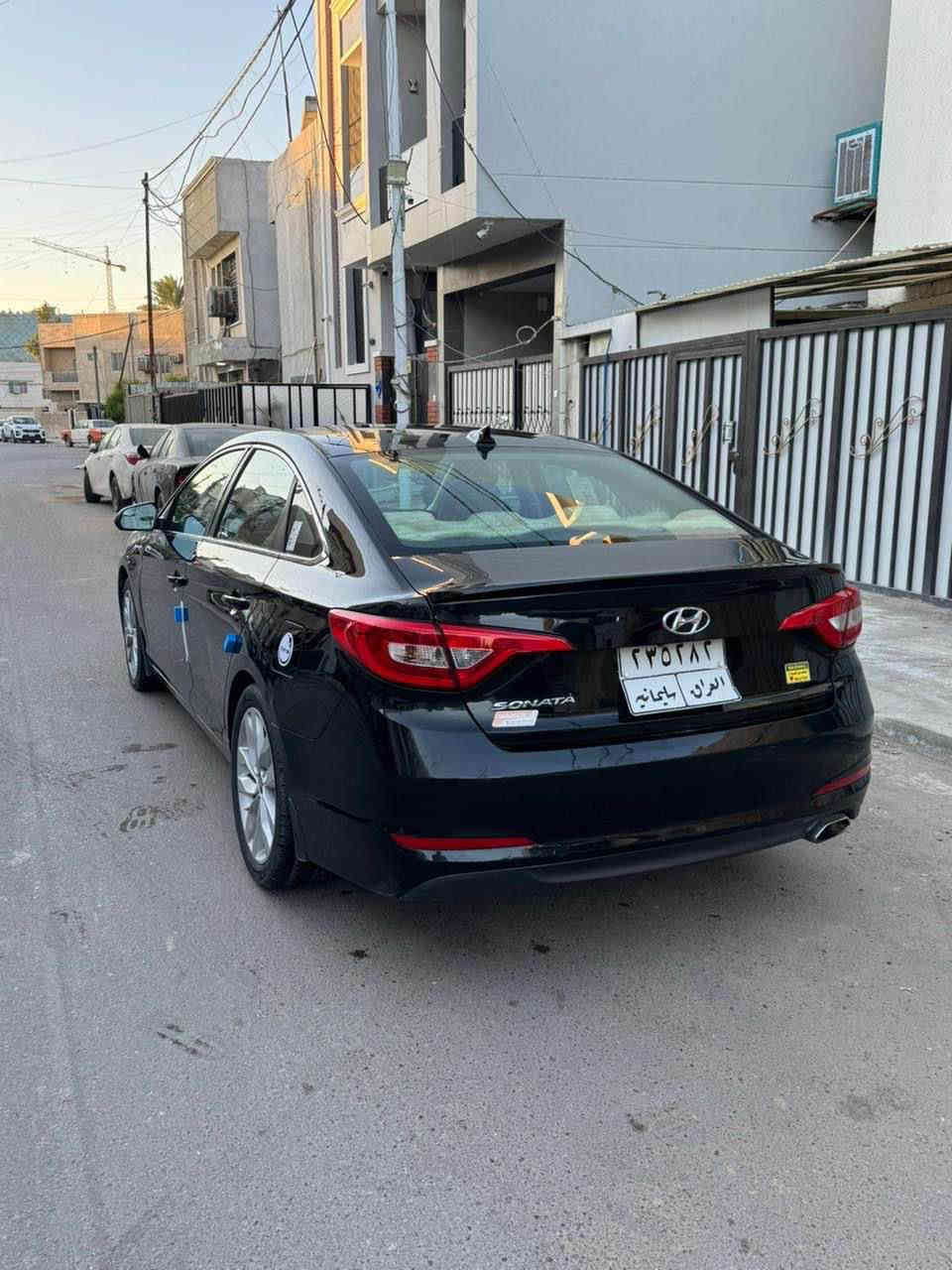 السلام عليكم عندي سوناتا 2016 للبيع وارد امريكي حادث بسيط بدون اي دواخل بيها بنيد صبغ وباب والباقي كفالة رقم سليمانية بأسمي تريد تحويل تريد وكالة مواصفات 
1-شاشة جبيرة 
2-كامرة دوارة 
3اشاير بالمري 
4-ويل كروم 
5-ثلاث وضعيات قيادة 
6-مانع انزلاق اي بي اس 
7-مكينه 2400 
مكان السيارة بغداد البلديات للاستفسار الاتصال *********** رايدها ب 118 وبيها مجال بغداد, العراق
