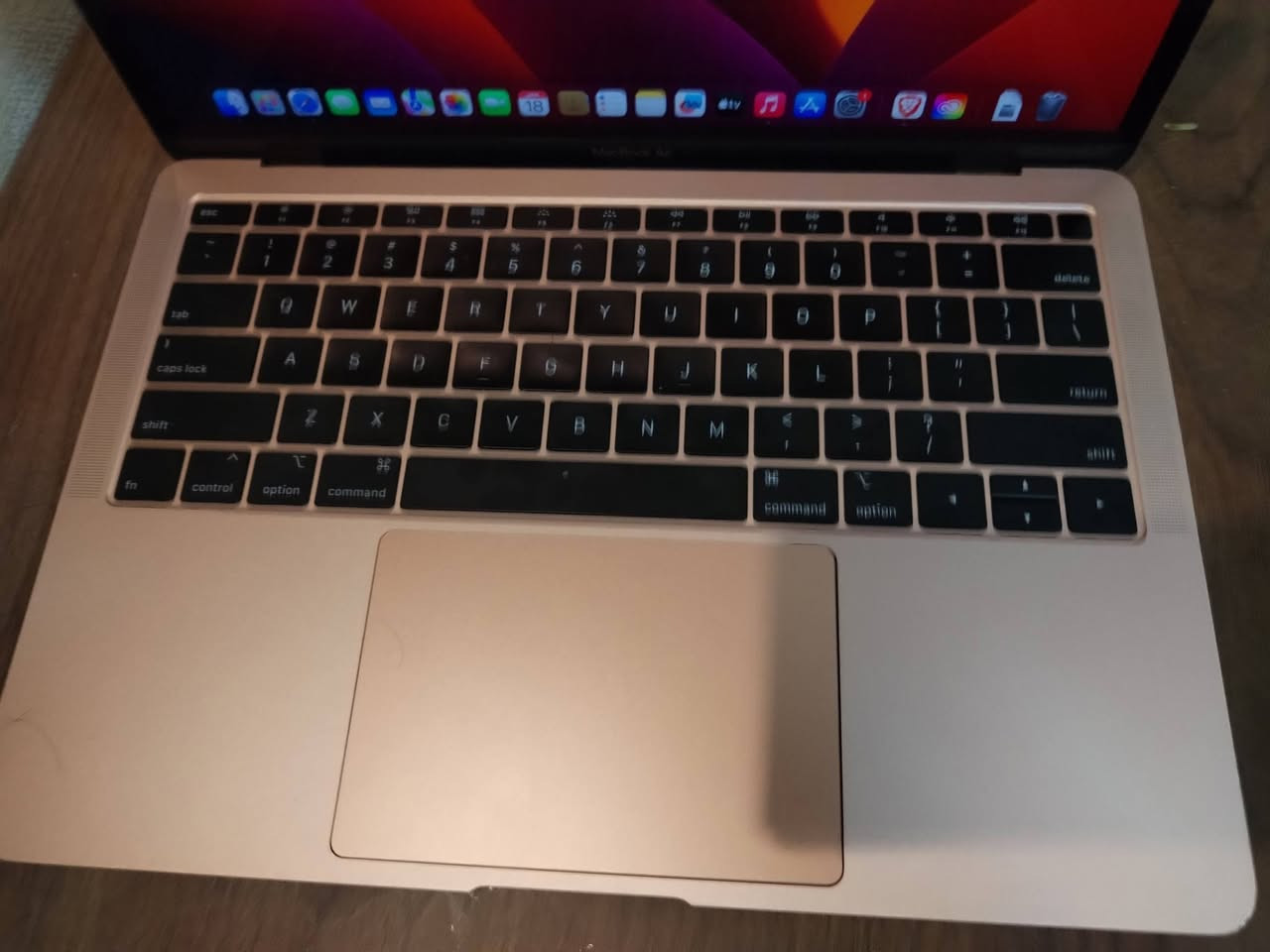 Macbook air 2018 i5 Ram8
$220
%البطارية 100
مع الشاحن الاصلي 
واتساب
***********

