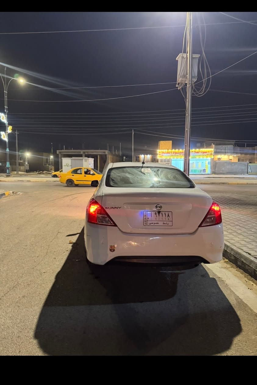 نيسان سني ٢٠١٨
بيها ٣ قطع صبغ 
السياره خير من الله مكينه وكير وتبريد ما ناقصها شي 
رقمي ***********
