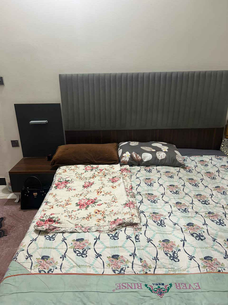 غرفة تركي للبيع السعر 400 وبي مجال اي استفسار راسلوني وادللو


**إذا كنت صاحب هذا الإعلان وتريد حذفه لأي سبب، رجاءا أرسل رسالة إلى الدعم الفني**