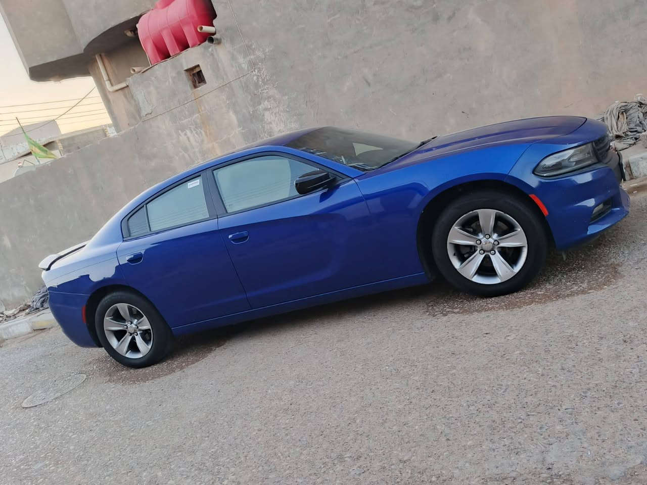 السلام عليكم مرخصت الدمن جارجر رقم ربيل جديد مديل ٢٠٢٠ كفاله عامه فول عده الفتحه بيه شبر بل بنيد صبغ طخه فقط سياره جديده مكان بغداد سعره ٢٣الف وبيه مجال خاص ماجوب على رقم فقط ها ***********
