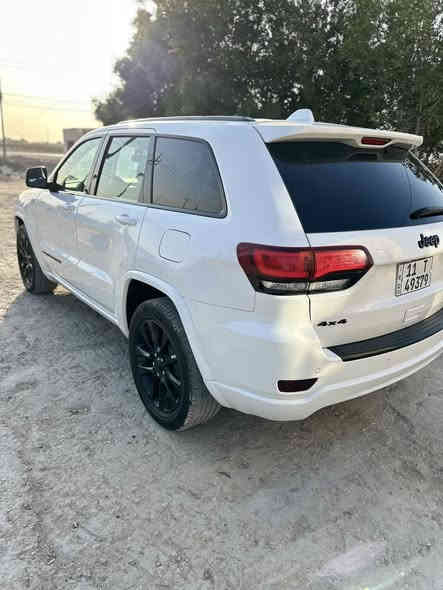 سلام عليكم جيب لاريد موديل 2018اصل 
حادث جاملغ أوبنيد بدون دواخل
سياره فول مواصفات 
ماشيه 100
سعر 235بيه مجال 
اتصال ***********
