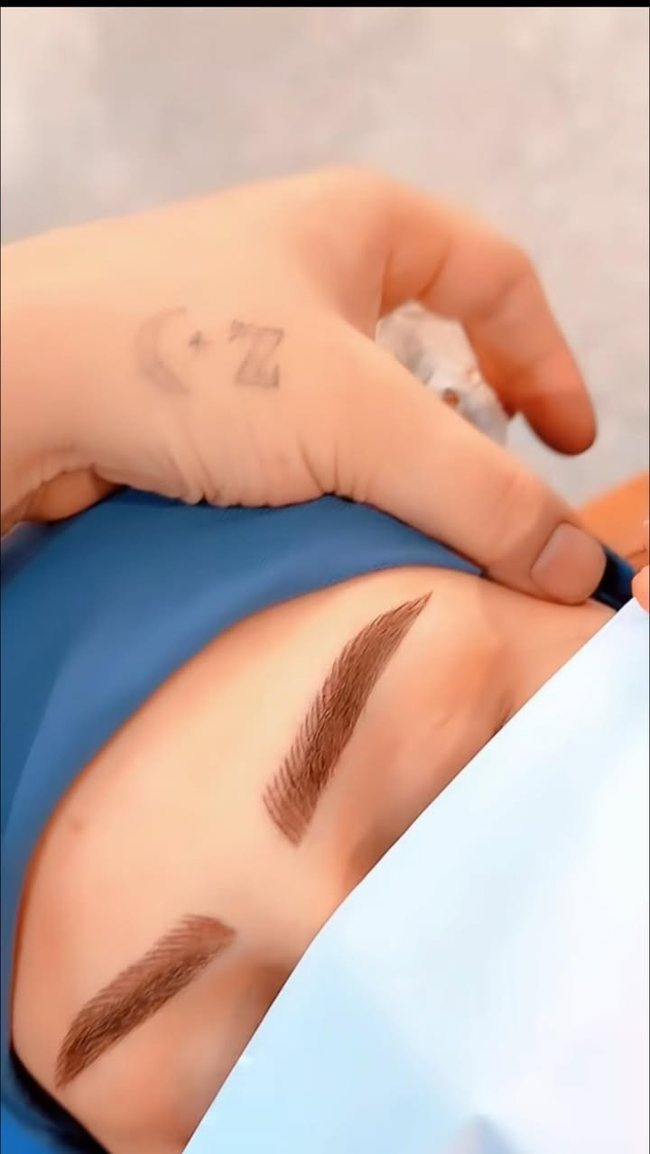 تجربت زبوناتي  جمال شغلي 🫶🫶🧿
نحت الحواجب بطريقة طبيعية جداً  سارعو بالحجز للتصال ***********  العنوان كربلاء حي صمود مقابيل محطة الغاضريه صالون زهرة الافندر
