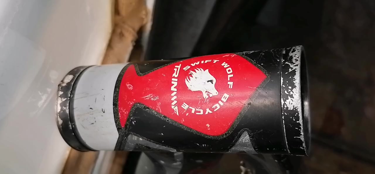 السلام عليكم فريم حجم ٢٦ معدن المنيوم مخزن بإذن بايدار بولبرن مع نقال امامي  وزن  الفريم كيلو  تقريبا سعر ٤٠ مكاني الاثورين الدوره ***********
