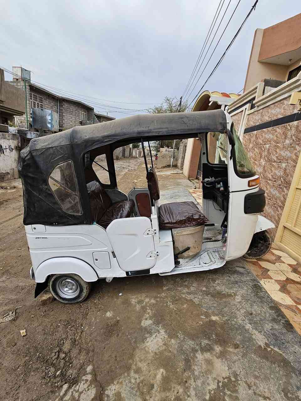 السلام عليكم توك توك للبيع موديل 21 كفاله عامه سعر8 ثمانيه وبيها مجال تحويل مباشر رقمها ديالى***********
