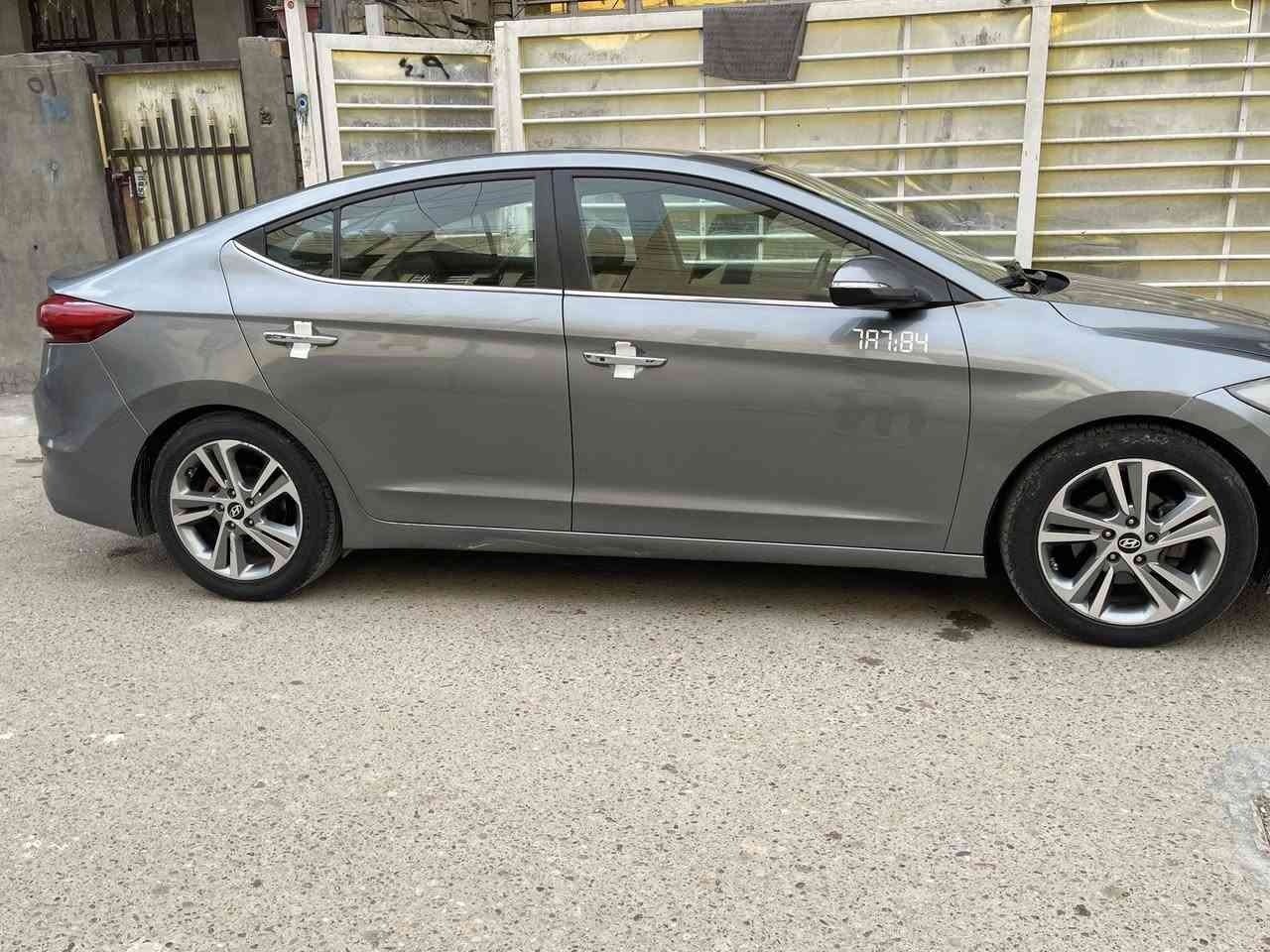 السلام عليكم 
النترا 2017 فول لمتد 
بصمه تشغيل 
بصمه ابواب 
اشاير بالمري 
رادار  تحكم جهدتين وبعدي بيهه هواي مواصفات معروفه المتد 
حادثه بنيد فقط ما بيهه اي قطعه صبغ 
سياره نضيفه كلش واحلى من الصور 
السعر 127 بيهه مجال حك الجيه 
 
رقمي ‭0776 524 6670‬
