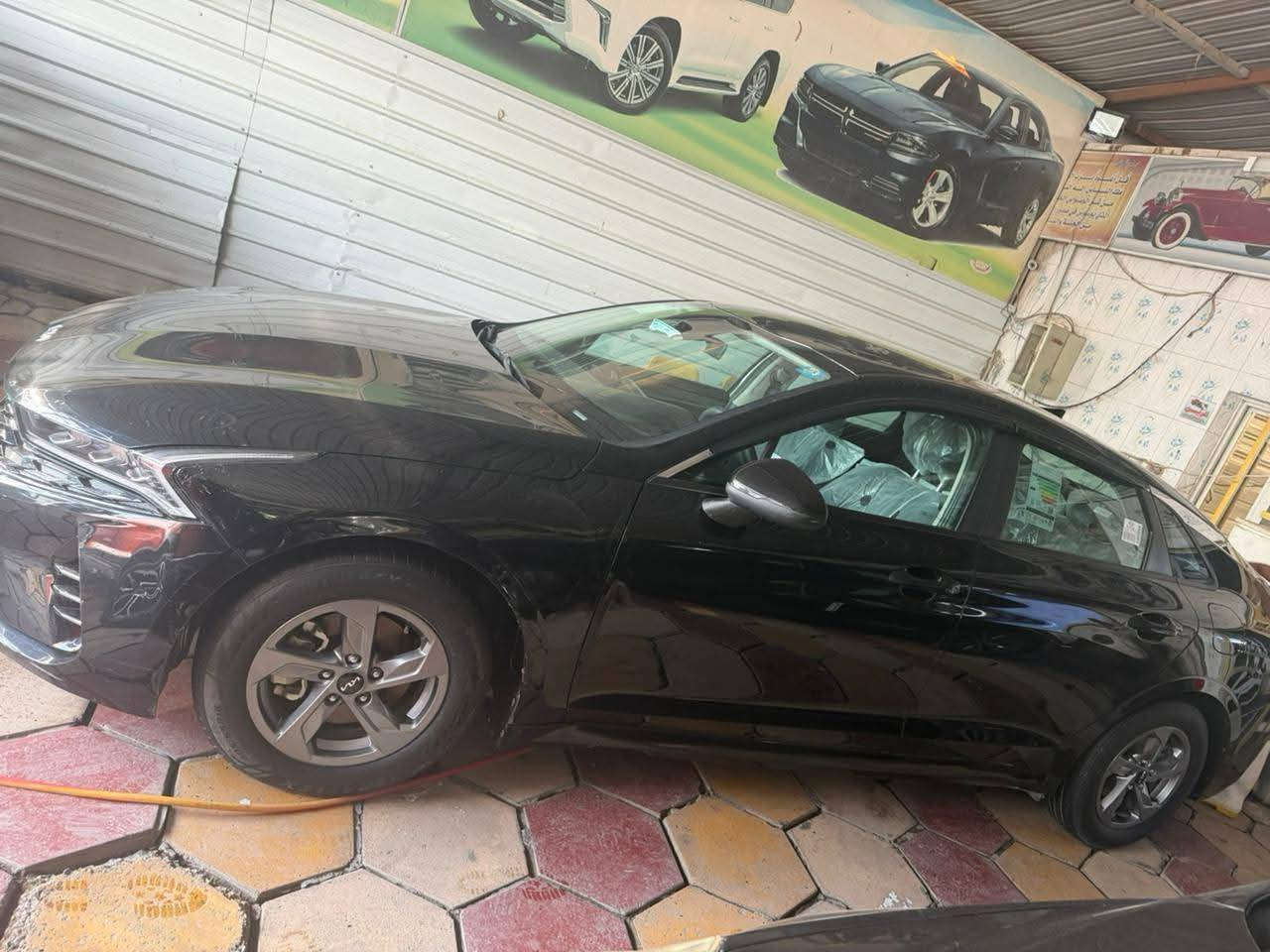 .السلام عليكم 
للبيع كيا كي فايف . موديل ٢٠٢٣ . ماشيه ٧٤ الف . رقم بغداد انكليزي سنوية جديدة . مكينة ١٦٠٠ تيربو . فول مواصفات ما عدا الفتحه . حادثها و سونارها موضح بالصور مبدل فقط بنيد . ما بيها نقص .
السعر ١٥٥$ ورقة بيها مجال للشراي 
العنوان بغداد الجديدة 
***********
.
