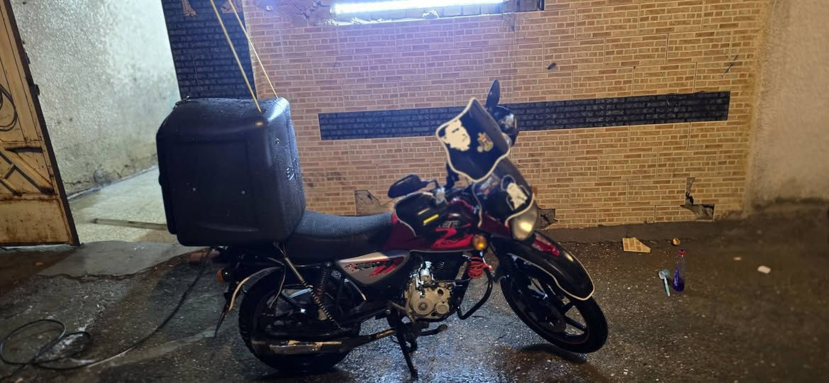 ٢٠٢٠ بأسمي لوحات و سنويه انكليزي مشروع مكينه خرسه مكينتها ٢٣ مو ٢٠ ١٦٠٠ قفل مستعجل ع البيع 
***********
