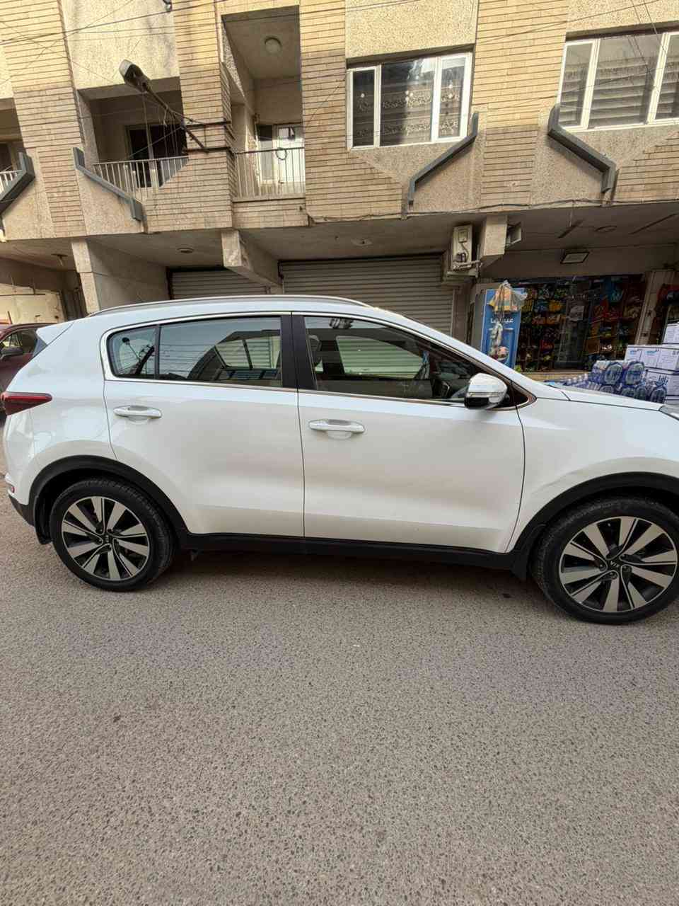 كيا سبورتج مديل ٢٠١٨
فول مواصفات عده البصمة 

بنوراما 
مكينه 2000 دوش
كشن جلد حمصي 

حساسات امامي خلفي 

كامره و شاشه 

مري شفط 

زراك امامي 

قطعتين تبريد 

وارد خليجي وكاله الدوليه ماشيه ٩٦ كيلو 

سياره مكفوله بدون بارد و صبغ 

سعر ١٩٣

***********موقع السياره الكاظميه
