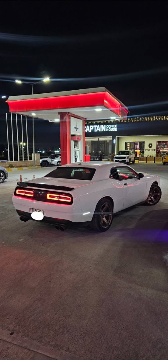 سلام عليكم للبيع او مراوس يفضل مراوس 
دوج جالنجر 2016 
صبغ حزام بدون دواخل بجم كبس حادثها جامرلغ خلفي فقط بيها تعديل بسيط بالحوض 
رقم سليمانية هزة وبراد وتحويل بالشرط 
كير مكينة شرط مكينة مبدله جديدة 
سيارة مواصفات Sxt فول عده الفتحة 
سيارة كاعدة حلوة ومرتبة مانقاصها كلشي 

سعر / 135 بيها مجال 
مكانها / كركوك 
*********** كركوك, العراق
