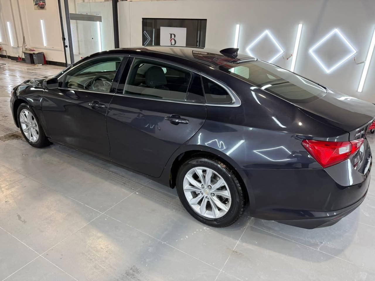 ماليبو 2023 LT
عداد المسافة 49000 mi
محرك 1500 توربو
بصمة تشغيل
بصمة ابواب
تشغيل عن بعد
كرسي سائق كهرباء
كشن سائق و راكب تدفئه هيتر
شاشة كبيرة ابل كاربلي و اندرويد اوتو
تبريد قطعتين 
تحكم ستيرن
رادار 
تثبيت مسار
لايتات اوتو
منفذ usb , type c 
تخم تاير جديد
بطارية جديدة
حادث قطعتين صبغ باب سائق و خلف السائق 
قبغ جنطه بارد تعديل بسيط
السعر 125
رقم اربيل شرط التحويل
صور الحادث مرفقة
للاستفسار ***********
