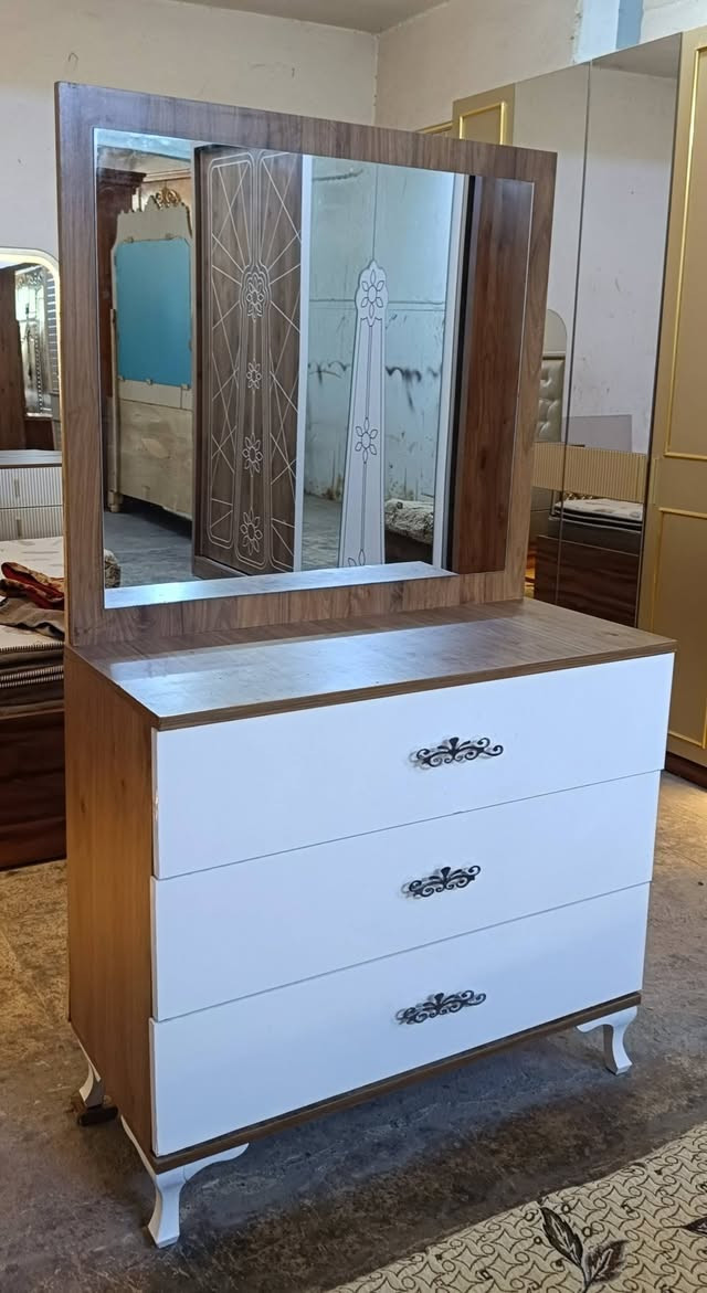 السلام عليكم  نقدم  لكم من (معرض الياقوت للاثاث)  غرفه شبابيه  تركيه  كامله مكمله من اناره ونظافه  استعمال  قليل شرط نظافه 100/100
8 قطع مع دواشك  اسعار مناسبه مع شد ونقل مجاني داخل الموصل اهلا وسهلا بكم  🌹🥰
الاستفسار على رقم
***********
***********
يوجد وتساب
