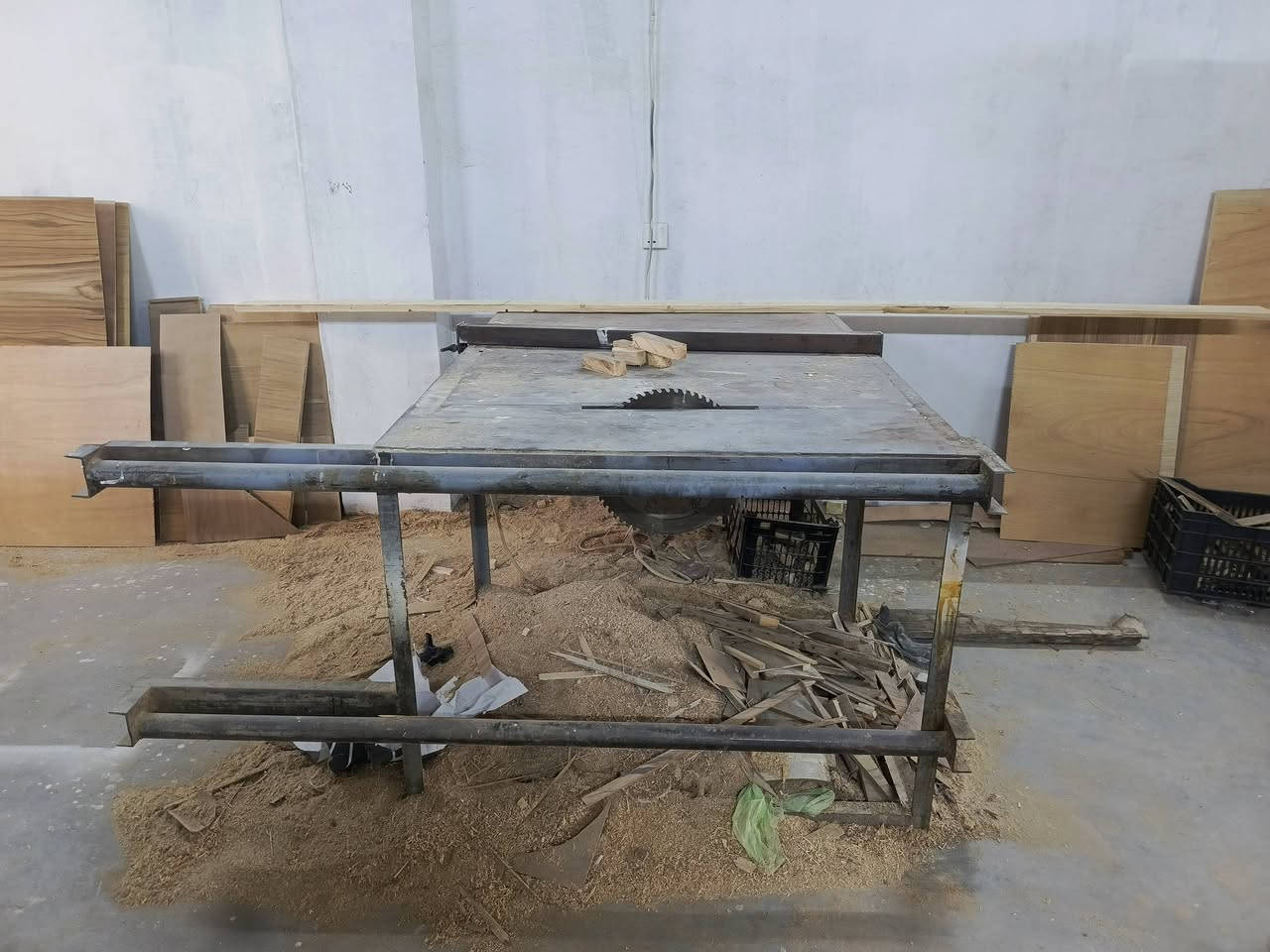 سلام عليكم مجموعه شذريه  رنده دبل منشار تشريح المنقار موجود بس يرادله ترتيب منشار عمل لا رجه لا شي
مقطع موجود للمكاين داخل المنشور سنكل المكاين
المكان ديالى الغالبيه 
للاستفسار المراسله خاص او الاتصال برقم ***********
