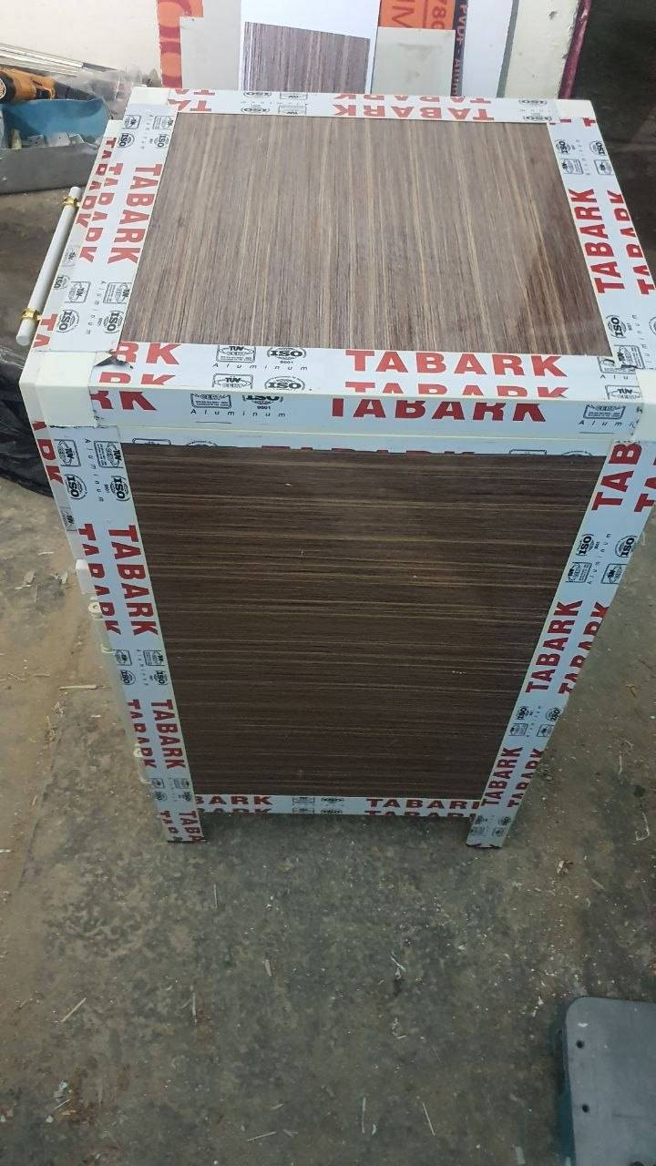 ميز الألمنيوم جديد لون صاجي تسكام شرط الشغل جراره وباب كله لون واحد ارتفاعه ٩٠ وعرضه ٥٠ وعمقه ٥٠
للبيع سعره ٥٥ الف قفل
مكاني ديوانيه جامع شاكر هندس قرب مدرسه الخلاني ***********
