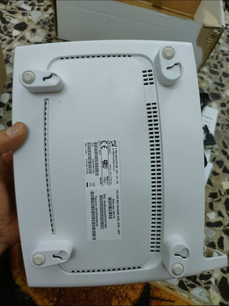 راوتر بهذا الشكل جديد غير مستخدم ولامبرمج فقط فحصتة على الكهرباء شغال للبيع بس ماعرف سعرة انطوني سعر بالتعليقات باليرضي الله .


**إذا كنت صاحب هذا الإعلان وتريد حذفه لأي سبب، رجاءا أرسل رسالة إلى الدعم الفني**