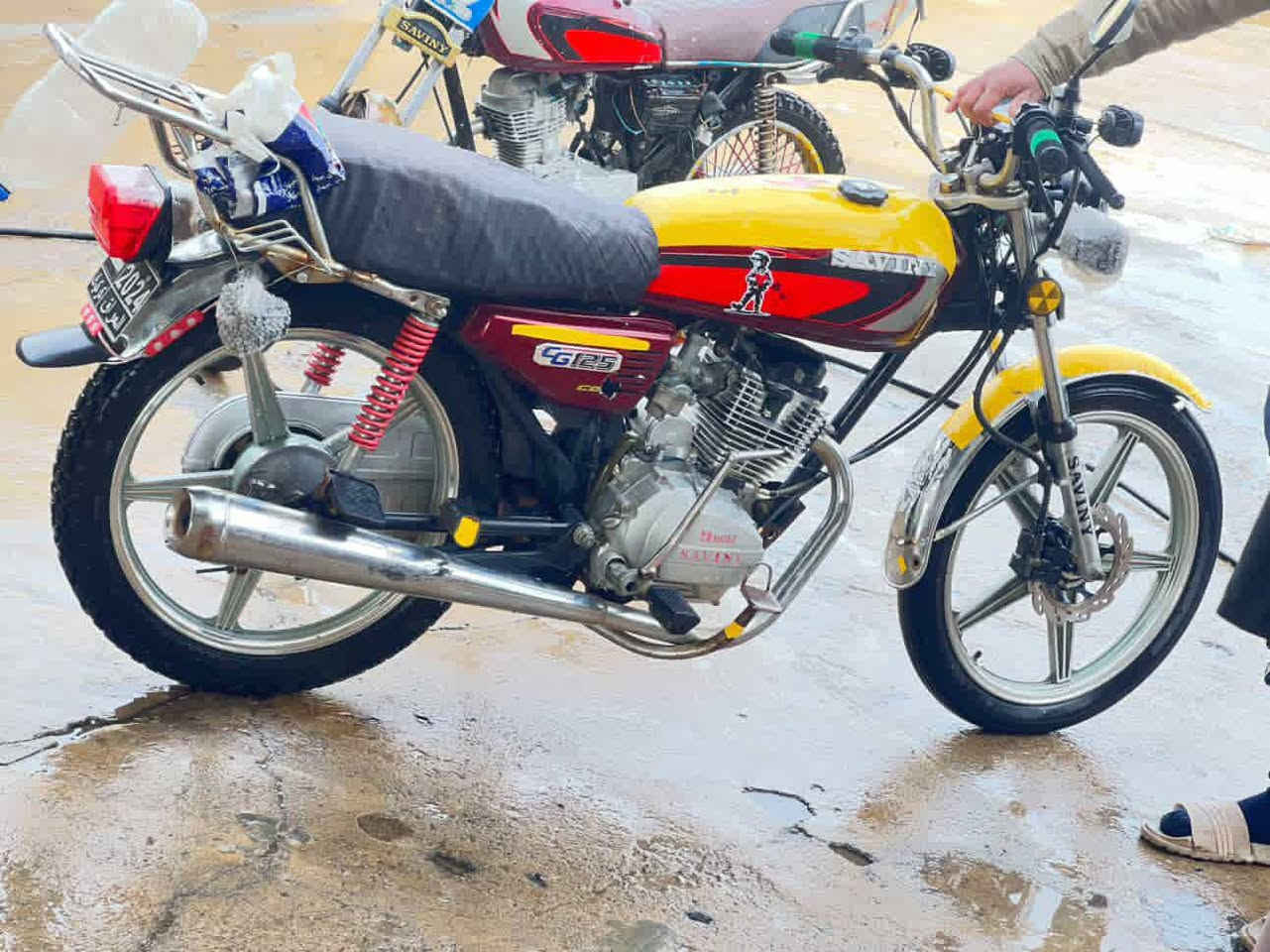 السلام عليكم اخوان عندي هاي الماطور سافين 2020 
السعر 375 
***********
