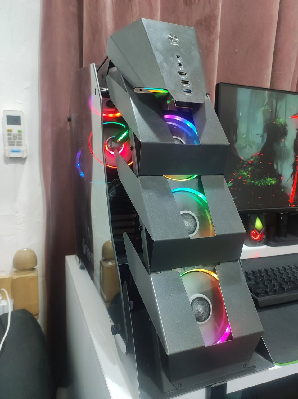 السلام عليكم

📝  ( PC GAMING )

  💻 مواصفات:/
  ▫️  CPU:/  ( AMD RYZEN™ 5 5600 6-CORE, 12-THREAD )
  ▫️  CPU:/  ( COOLER :/ ( ABKONCORE CT404B DUAL SYNC )
  ▫️  GPU:/  ( NVIDIA™ GEFORCE ® GTX 1650 SUPER  GALAX 2FAN ) 
  ▫️  M.B:/   ( ASROCK B450M DS3H V2 / M.2 )
  ▫️  RAM:/  ( G.SKILL 16GB ( 2x8GB ) DDR4  3200MHZ )
  ▫️  P.U.S:/ ( 550W 80+ BRONZE ) 
  ▫️  STORAGE:/  ( SSD 1T )
  ▫️  CASE:/ ( CGX7 COBALT 7FAN FULL RGB ) 

📝اخوان بس الكيس سعرة 125 الف واكثر بدون مراوح ويمكم الحساب
 
💰 السعر: 620,000 مع الكرت 
💰 السعر بدون الكرت : 520,000  

📍 مكاني: بغداد - الأعظمية
🚚 التوصيل: بغداد (5 آلاف) | المحافظات (6 آلاف)
📞 رقمي: ***********

#Metus
