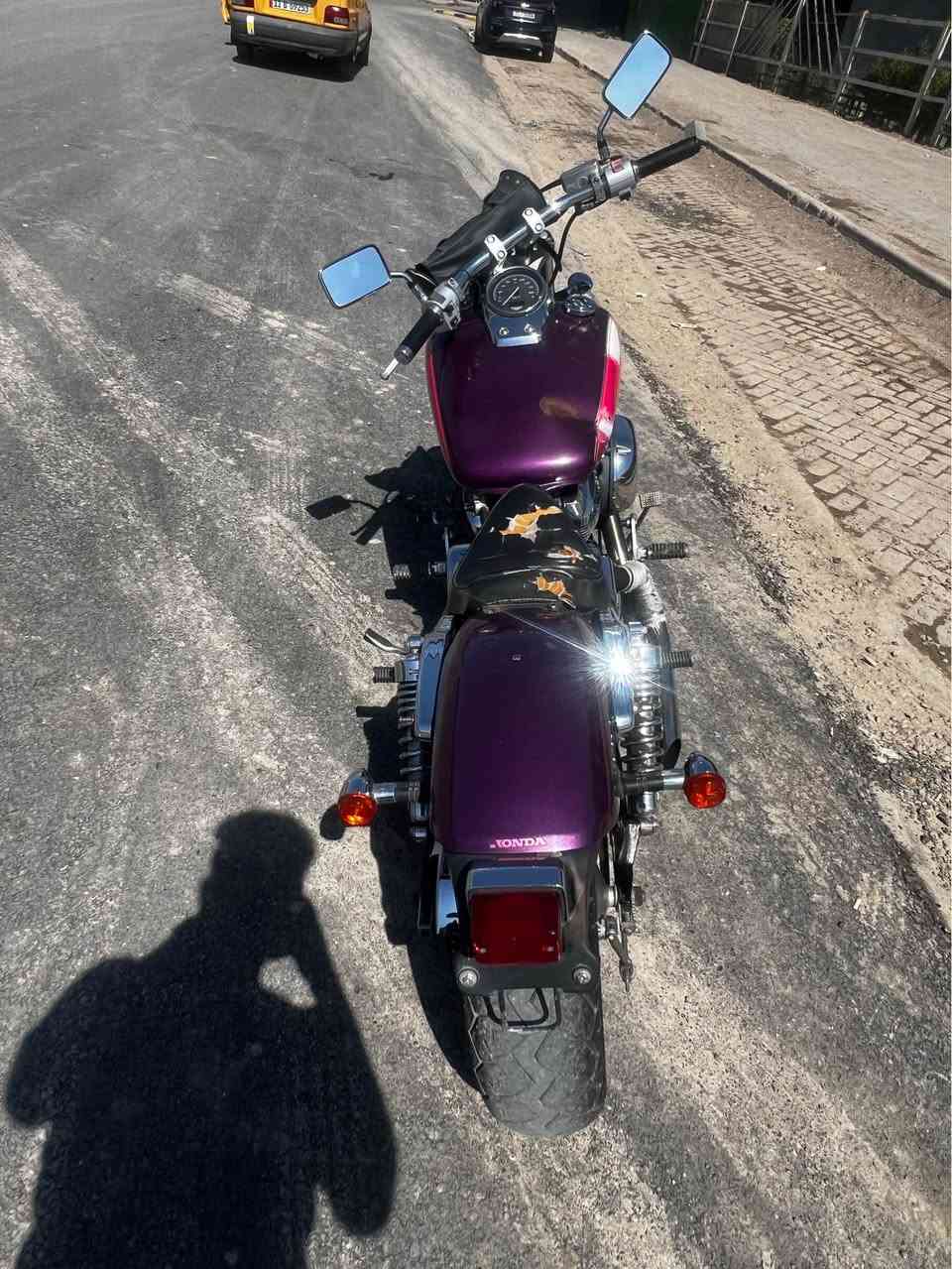 السلام عليكم للبيع هارلي شادو سلشر 2006 ماشية 13 الف يعني جديدة لوك مكفولة كفالة عامة عدا طعجة بالتانكي موضحة بالصورة السعر ب 16 ورقة مكاني بغداد الدورة *********** بغداد, العراق
