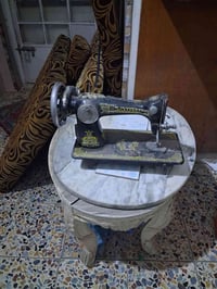 مكينة خياطة • انتيكة • بدون دوسه