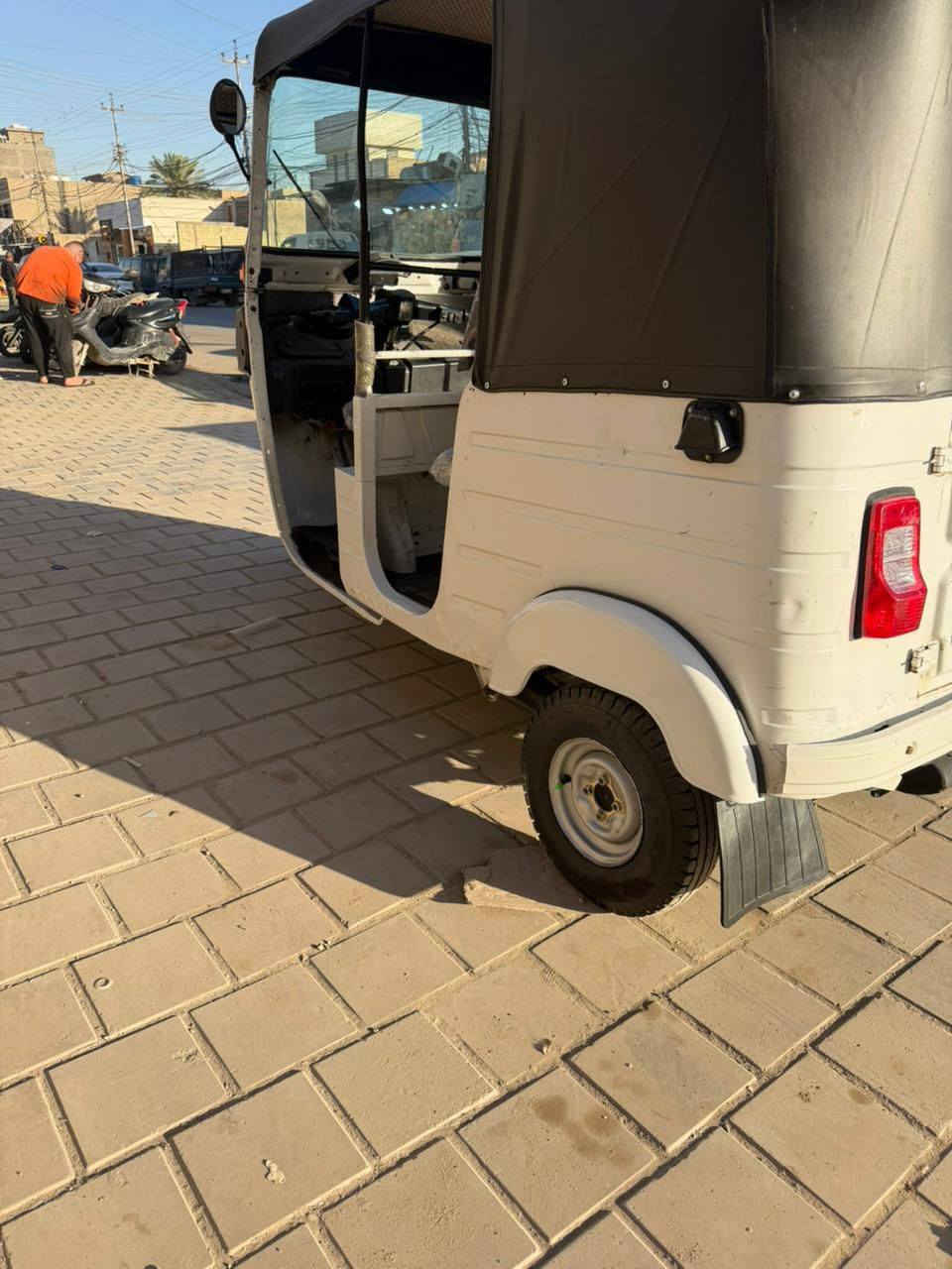 تكتك للبيع موديل 20 شهر 12 رقم وسنويه تكتك كفاله عامه من صبغ ولمعجون محرك اخرس تراي مال زيرو
كامله تكتك كبل لشارع /بغداد الجديده الأمين الثانيه 
 اتصل او واتساب (***********) 🛺🛺🛺
