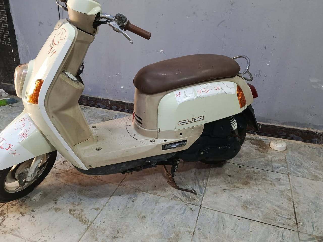 بوليس داخل كريمي دراجه مختمه ويه ختم مكينه 
كله شغال كهربيات نكره سلف دراجه نضيفه 
مبدل فقط بستم تجي وتفحص بعينك 
عنوان كربلاء ***********
