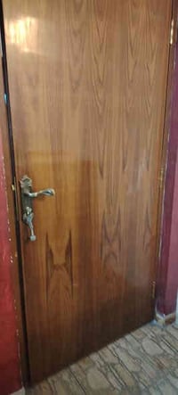 بيبان خشب قياس طول ٢٢٠ وعرض ٩٢صاج درجه اولى البياع 07702733559