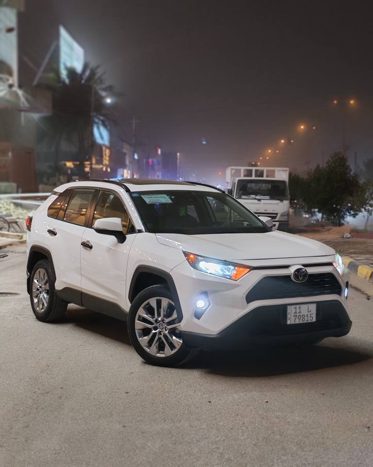 السلام عليكم... راف فور موديل ٢٠٢٠ وراد امريكي ماشيا ٥٢ الف ميل يعني تطلع بالكيلو ٨٣ الف كيلو وقابله للزياده رقم بغداد بسمي السياره فول مواصفات XLE بريميوم ياباني اصلي بانزين محرك ٢٥٠٠ على البانزين العادي ومتصرف اقتصاديه كلش مواصفاتها جلد لونين ابيض ورصاصي بلادي وداخل لونين كشن كهرباء الساءق سلايت روف بصمة تشغيل وابواب دخول ذكي فقط باللمس مع التقفيل صندوك كهرباء شفط هند بريك كهرباء اوتو  واوتو هولد ومودات قياده لايت زنون بلادي ٣ عدسات وبلاجكتور ايضا زنون بك لايت لد ويل ١٩ بريميوم رادار امامي وجوانب ونقطه عميه وتحديد مسار مانع تصادم تبريد مناخي منفصل امامي مع تبريد خلفي ومخارج ٤ شحن تلفون مع مخارج يواسبي وشحن شاحنه جام ملون بلاد ومواصفات اخرى كثيره غير متواجده ابعض الموديلات..
حادث السياره جاملغ وبنيد تبديل بلاديات  ومصبوغات صور الحادث والسونات ورقم الشاصي كله مرفق بالصور حادثها حلو راح تشف بلاستكات المكسره والايت ايرباك استيرن فقط فقط..
سياره جاهزه وحلوه ومناقصها اي شي وكلشي مكفول من محرك وكير ممفتوحات.. 
السعر ١٩٠ ورقه
 يعني تطلع بالعراقي على سوك اليوم ٢٧٧٠٠٠٠٠ سبعه وعشرين مليون وسبعميه   
مكاني بغداد حي الجهاد رقمي *********** وتساب والكورك ***********
مع تحياتي للاداره بغداد, العراق
