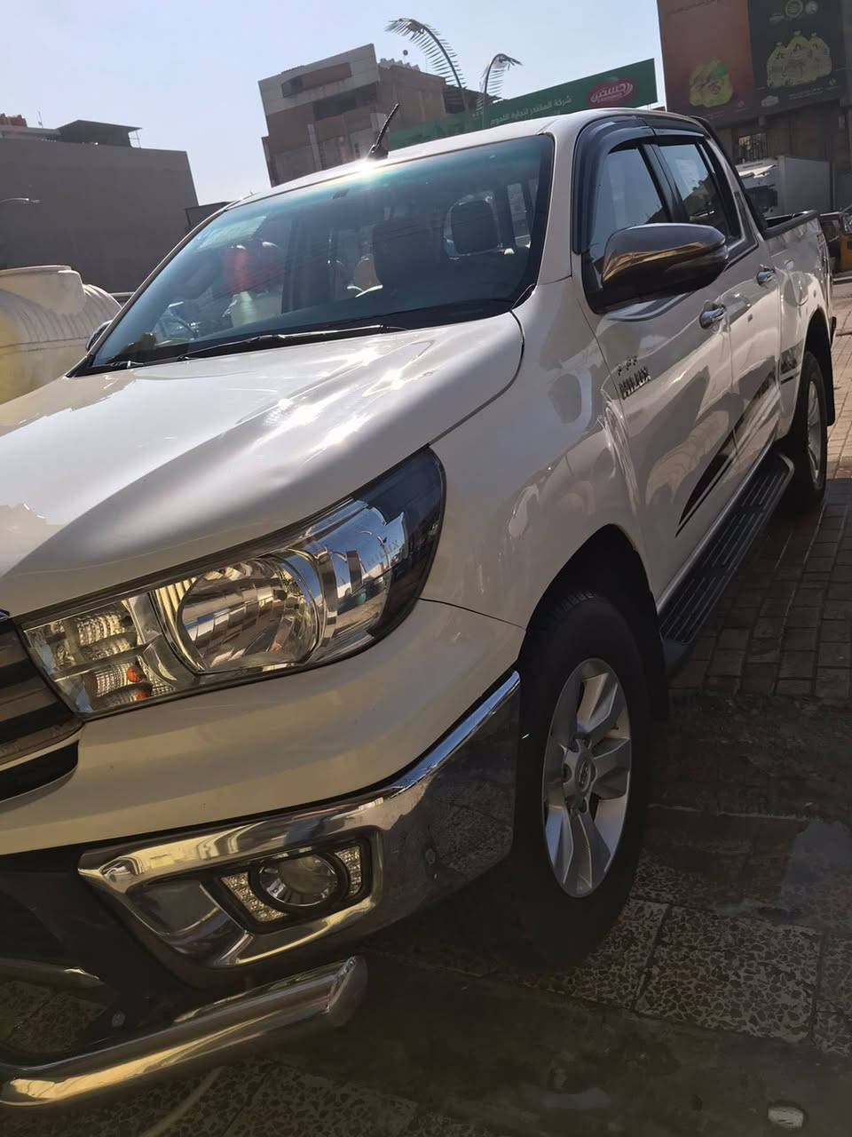 السلام عليكم للبيع فور ويل 2018 رقم بغداد مكفولة من كلشي كويتي باب اول ماشي 62 حقيقي
فول مواصفات الكويتي معروفة 
مكان السيارة بغداد زيونة 
السعر 275 وبيهة مجال بسيط 
للاستفسار ***********
