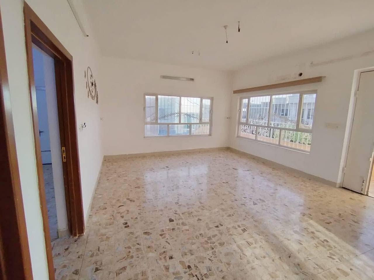 مشتمل للايجار طابق ثاني ركن على شارع عريض 

محتويات/ غرفتين نوم و استقبال و مطبخ و صحيات 

الموقع/ تسعين قرب روضة العائلة

السعر/ ٣٠٠ الف 
___________________

للاستفسار مراسله الصفحة على 
الرسائل الخاصه 

‌‎او الاتصال بالارقام⬇️📞 
***********
***********

او زيارة ⬇️⬇️⬇️

(( مكتب الفيصل))

📍 كركوك/ نهاية شارع القدس /
(مجمع فلوريا) قرب من مصرف اهلي العراقي 

الفيصل_AL FAYSAL 🏡
‏AL-FAYSAL (Real estate & Contracts)

* نستقبل جميع عروضاتكم السكنية 🏠 والتجارية 🏡 بكافة مناطق كركوك
