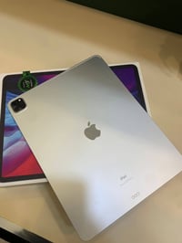 آيباد برو ١٢,٩ • ٢٥٦ • بطارية ٨٢٪