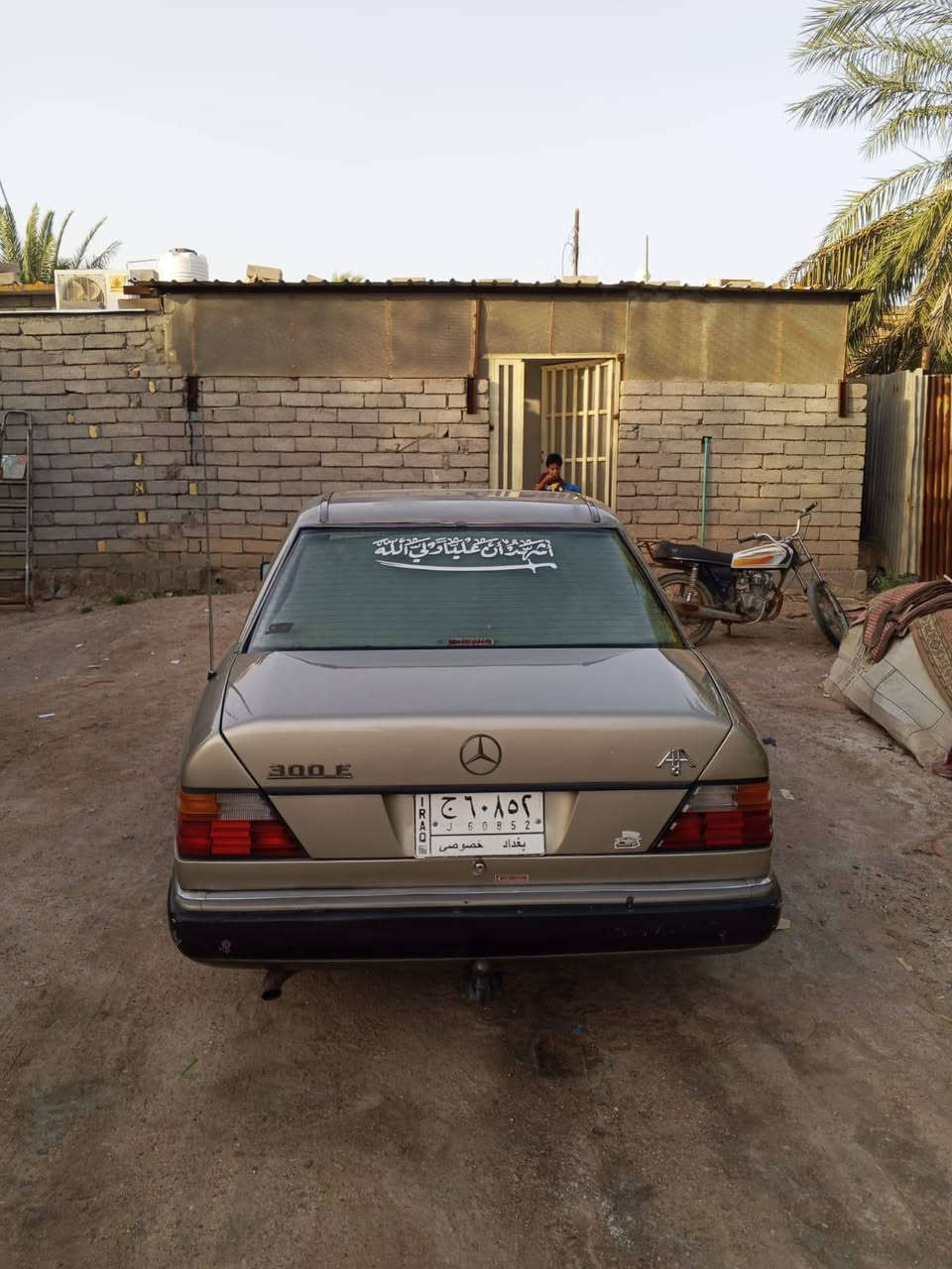 سلام عليكم من رخصه مدير الكروب مارسدس دب للبيع او مراوس مديل 88محدث 92سياره جاهزه من كلشي حداده تبريد مكينه كير من كشر خير من الله سياره نضيفه وجاهزه من كلشي سنويه منتهيه ب25تحويل السعر 58وبيهامجال عنوان بصره قضاء المدينه بلهوير اتصل وخادم ***********او***********
