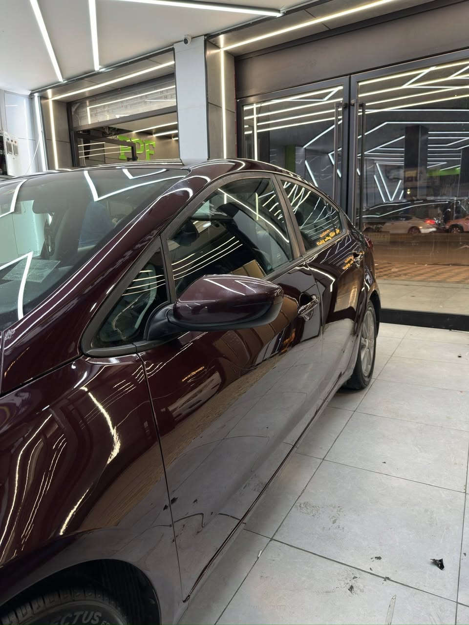 للبيع: كيا فورتي 2018
المواصفات العامة:
• الموديل: 2018.
• المحرك: 2000 دوش (عزم قوي واقتصادي).
• الممشى: 60 ألف ميل (حقيقي 100%).
• اللوحات: رقم بغداد أصولي.
حالة السيارة والوارد:
• الوارد: أمريكي (حادث خلفي بسيط)، إيرباكات سليمة بالكامل 100%.

• المواصفات: نص مواصفات (شاشة بلادية، ويل كب، وجاهزة من كل النواحي).
ملاحظات الفحص (السونار):
• تقرير السونار مرفق بالصور.
• السيارة فيها صبغ بالبنيد (داخل العراق) مع ملاحظات بسيطة جداً موضحة بالتقرير وصبغ بالباب الخلفي 
السعر والتواجد:
• السعر المطلوب: 12,000$ (دفتر و20 ورقة).
• المجال: بيها مجال
• المكان: بغداد - قرب جزيرة بغداد السياحية.
للتواصل والاستفسار:
***********
