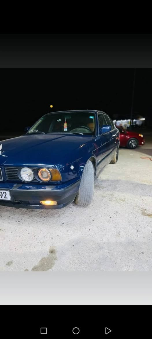 سلام عليكم للبيع بي ام 520 بلاد سياره نضيفه ومرتبه مكينه بي بخار  كير شرط سعر 30 سنويه بسمي مجدد لل 2030 رقم انكليزي رقمي *********** كركوك, العراق
