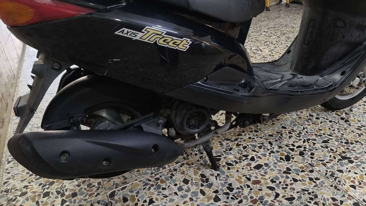 سلام عليكم: شباب دراجه لبيع اكزز شوفت عينكم نضيفه ما مفتوح برغي بيه مكينن بلادي اخت الرمبه 
مكاني بغداد الدوره السعر 800وبيه مجال  رقمي ***********بي وسابب
