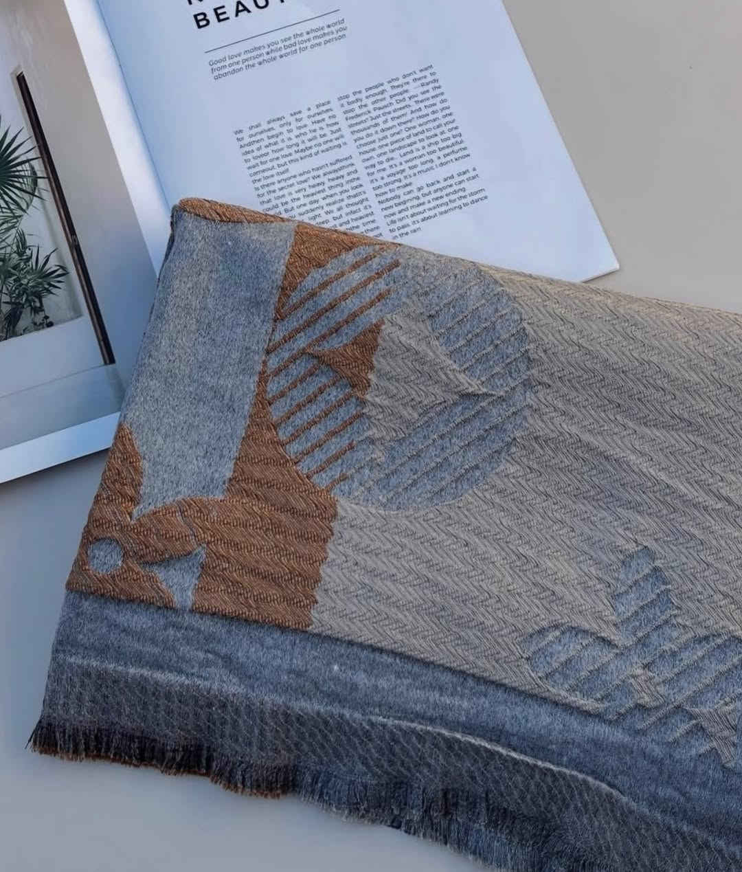 لمسة من السحر الشتوي. ✨
لأصحاب محلات الملابس والإكسسوارات، وفرنا لكم سكارف الشتوي بنقشات حصرية وألوان تخطف الأنظار. 
🔹 خامة تقيلة ودافئة. 
🔹 ألوان ثابتة ونقشات بارزة.

للطلب والاستفسار تليجرام 
@iq_fi
او على الرقم التالي واتساب او اتصال
 فيحان الراوي 
***********📞
***********

العنوان :- 👇🏽👇🏽
بغداد 
الشورجه 
تحت التكيه 
سوق الامين التجاري للشالات 
محل فائز الراوي#شتاء #اناقة #سكارف #موضة #أزياء_شتوية
