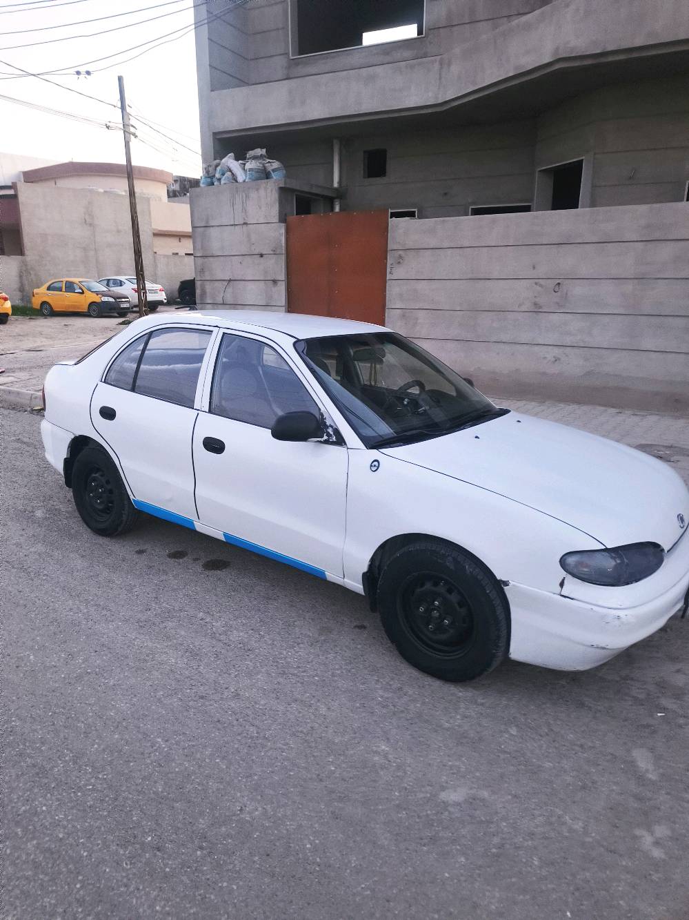 صبغ عام للجمالية
ضربة خفيفة بالصندوق
رصعات بسيطة بالسقف 
مشروع وطني السيارة
دفتر بانزين هم موجود( سيارة نظيفة مال بيت )