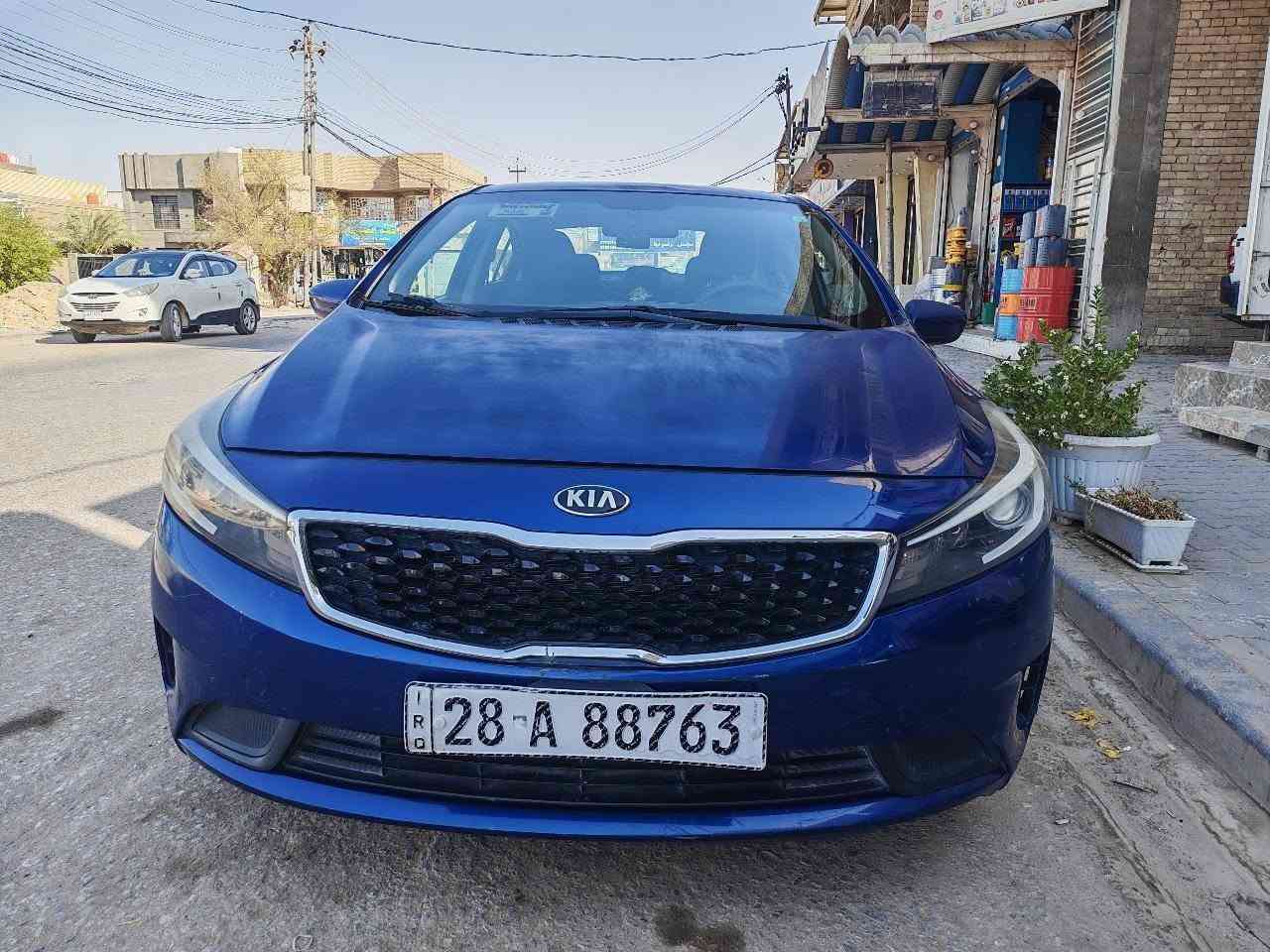 السلام عليكم مكلف باالنشر للبيع: كيا فورتي 2018 - بحالة ممتازة ومواصفات مميزة
​المواصفات العامة:
​المحرك: 2000cc، بحالة الوكالة (وضع الشركة)، لم يتم تبديل مياه الرديتر نهائياً.
​العداد: 115,000 ميل فقط.
​الملكية: السيارة باسمي.
​المميزات التقنية:
​تحكم ستيرن كامل.
​شاشة وكاميرا خلفية بلادية (حجم صغير).
​الحالة الفنية والبدنية:
​الحوادث: حادث بسيط في "قبق الجنطة" مع صبغ "الكصة".
​الهيكل: يوجد "بارد" في الجاملغ الأيمن، وصبغ في "الدوسة" جهة السائق.
​ملاحظات إضافية: وجود "جراد" خفيف في البنيد والقمارة والجنطة.
​ملاحظة: السيارة بدون إيرباك.
​السعر:
​10,000 دولار (100 ورقة)، مع مجال بسيط في السعر للجادين.
​للاستفسار أو المعاينة، يرجى التواصل عبر الرسائل أو الاتصال على رقم ***********.
