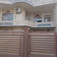 يوجد بيت للأيجار في منطقة الشهداء البياع قرب اسواق رهوفة المساحة ٢٠٠ م...