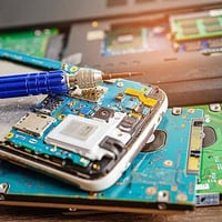 مطلوب فني صيانه  يريد يشتغل على باب الله   للعمل مكاني السيدية  المركز...