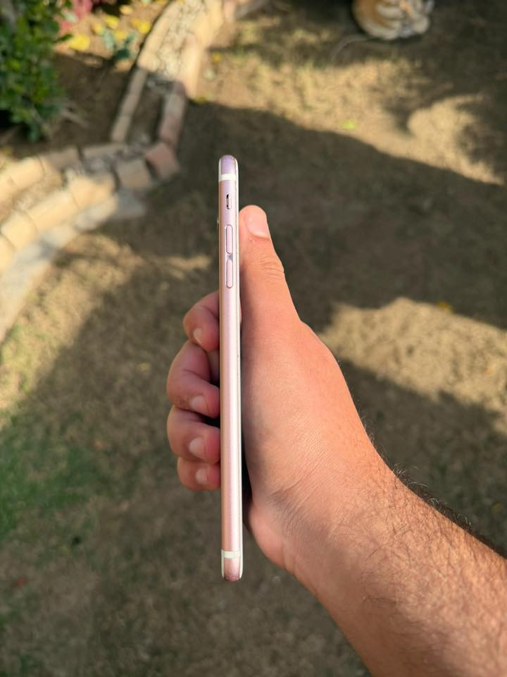 ايفون 6s بلاس روز نموذج m
📀ذاكرة 16gb
جهاز مشتريه جديد بايدي بوقته 
🎁كارتونتة موجودة
✅جهاز مكفول نظيف
✅سيمكارت
✅وايفاي
✅بصمة
✅شاشته فول نظيفة مابيهة لا فطر ولا سواد
✅ممبدل بي شي 
🔋بطارية 70 وكالة
💰سعر
 65,000 دينار عراقي‼️
📲 موبايل:***********
