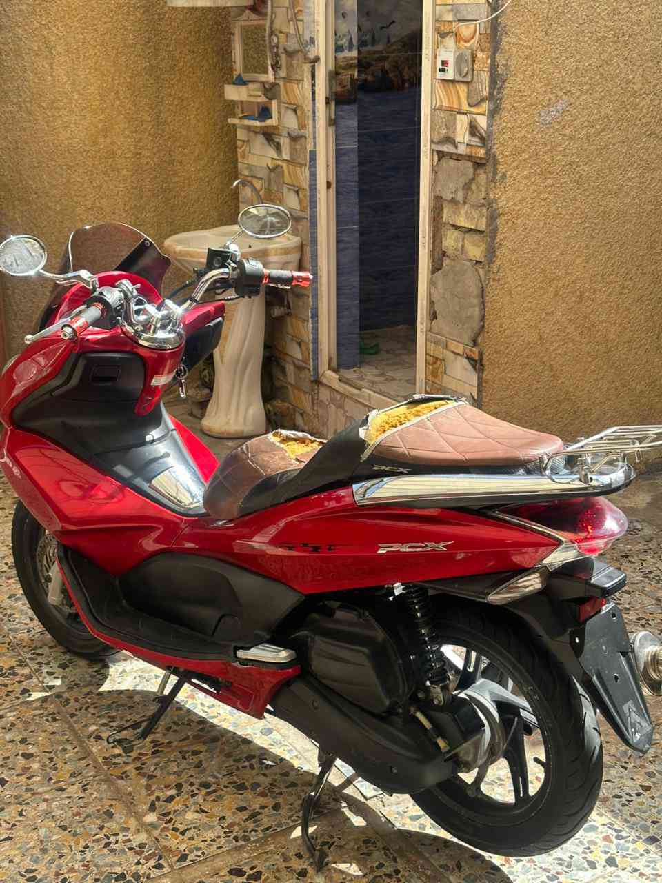 سلام عليكم
للبيع دراجه pcx جيل الاول ياباني موديل ١٦
هذا رقمي
***********
