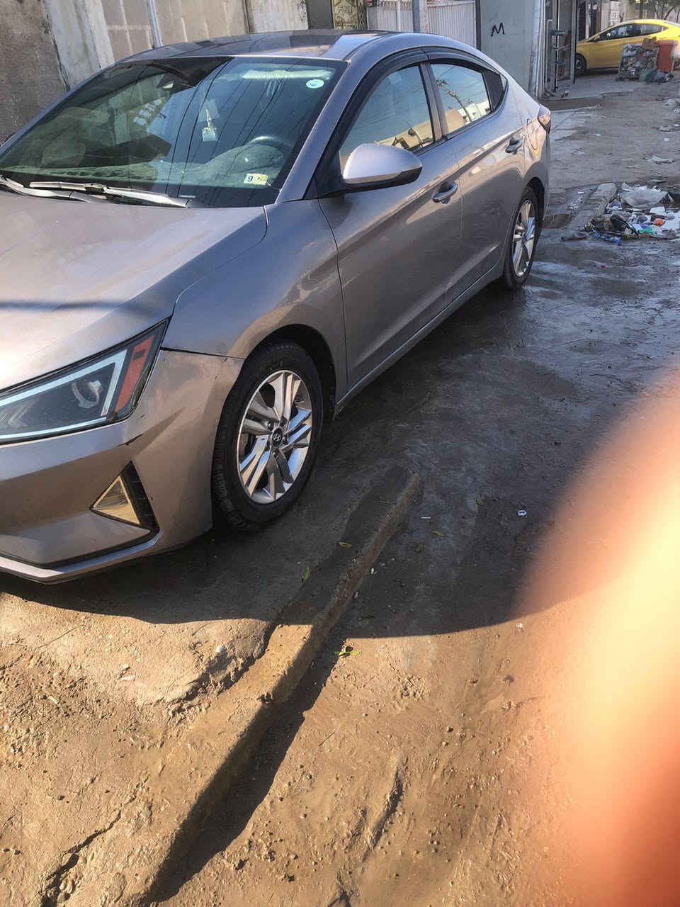 السلام عليكم
النتره موديل 20وارد امريكي صور الحادث بل منشور 
مواصفات نص فول 
كشنات مخمل 

شاشه كامره 
الون فيلي
سياره نضيفه ومابيه اي نقص 
رقم اربيل   شرط التحويل 
السياره  بيه قطعتين صبغ وقطعتين تبديل اصلي  
شواصي لغود كفاله 
مكاني بغداد الشعب 
السعر  120 وبيه مجال 

***********
